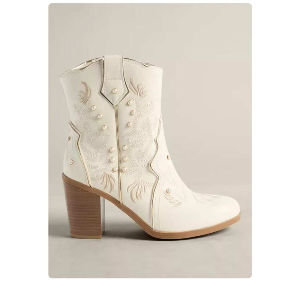 Pearl Western Bootie Women's Size 6 (WW) NWT! Boho Western